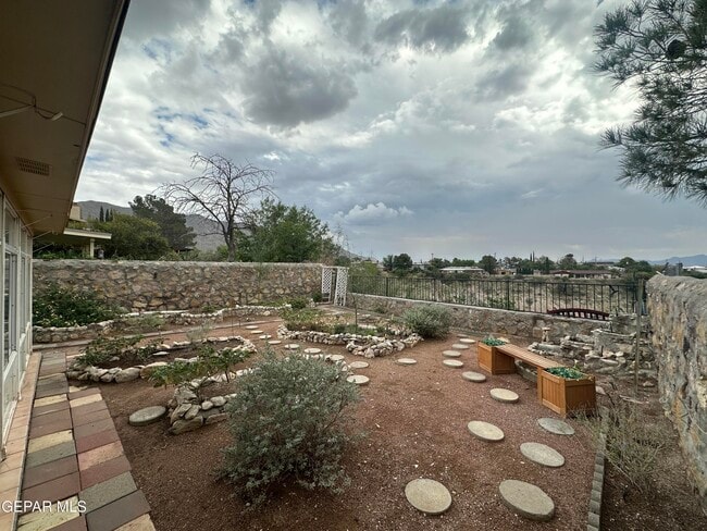 Building Photo - 724 Espada Dr
