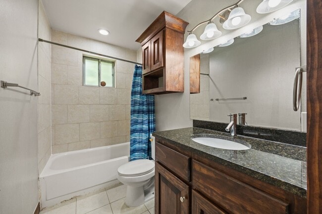 Building Photo - 15303 Tonya Dr