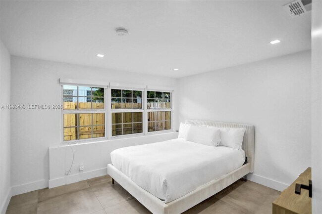 Building Photo - 1610 Polk St