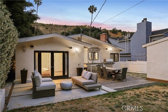 Building Photo - 1633 N Beverly Dr
