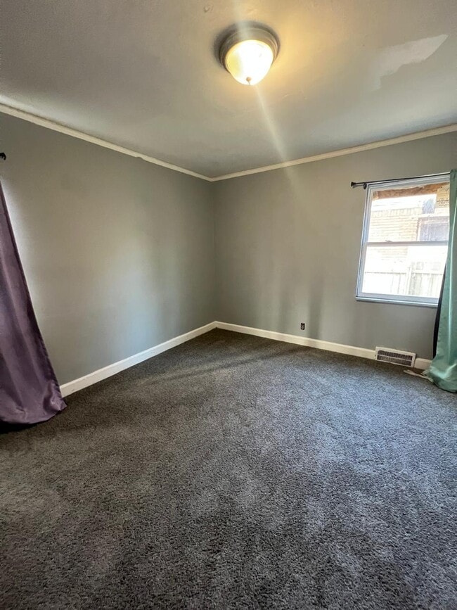 Building Photo - 10141 Roxbury St