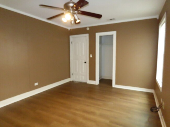 Building Photo - Quaint West Side  3 bedroom 2 Bath Home!