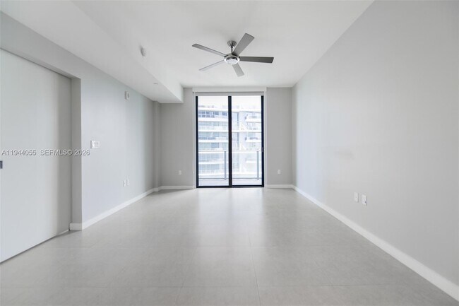 Building Photo - 1010 Brickell Ave