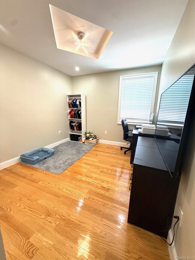 Building Photo - 249-10 139th Ave