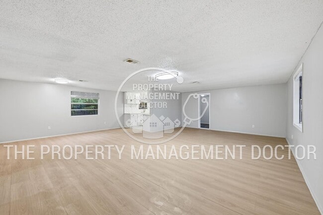 Building Photo - Modern 3/2 with an office Renovated Home in Orange Park - Ready for Immediate Move-In!