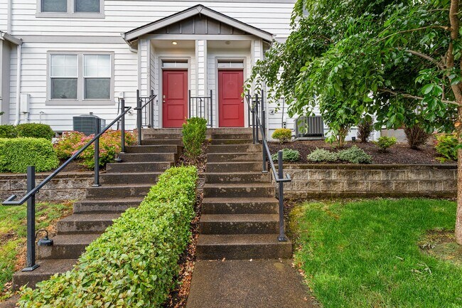 Building Photo - 3BD 2.5BA + Townhouse w/2-Car Garage + AC
