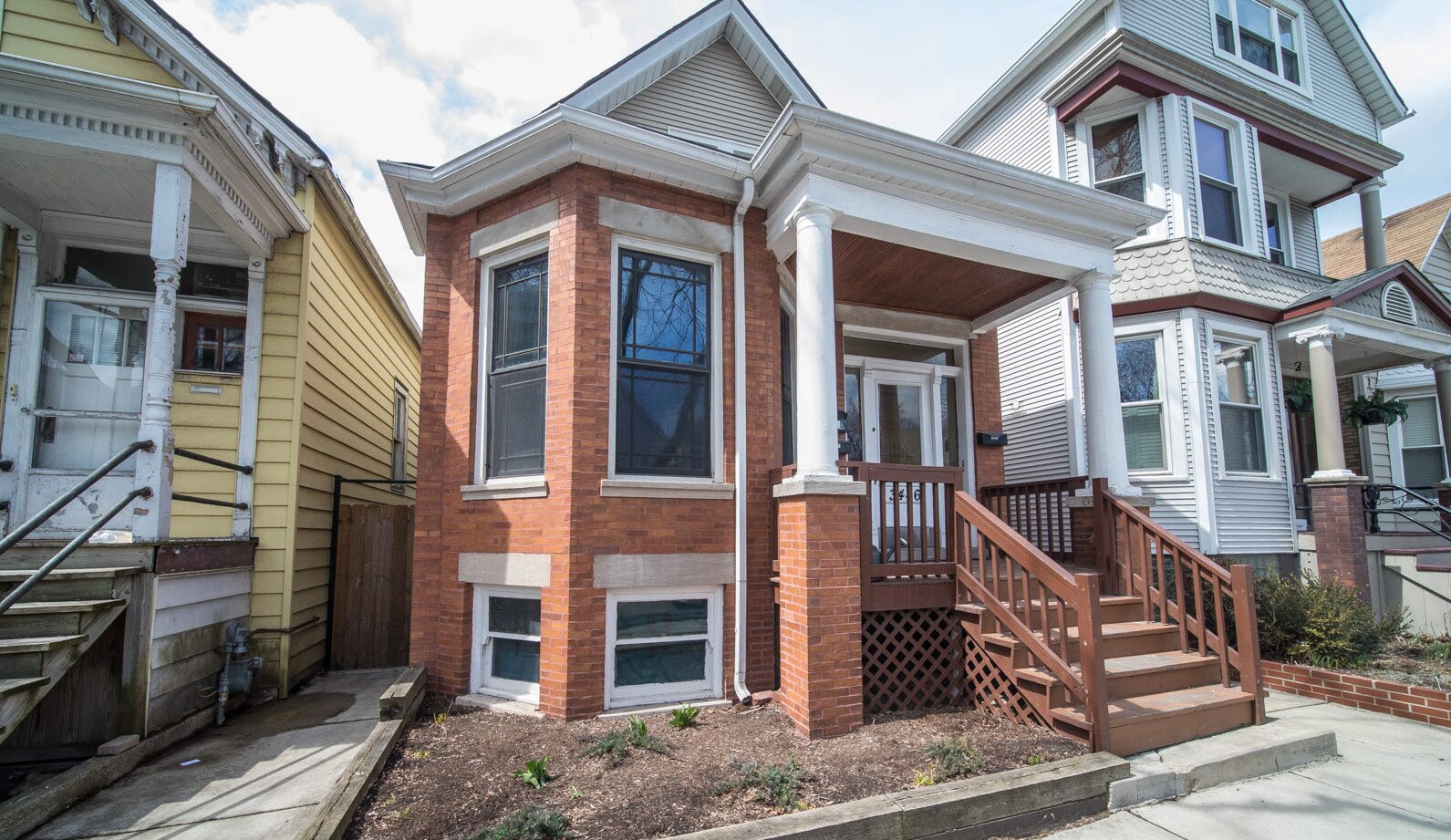 Building Photo - 3446 N Damen Ave