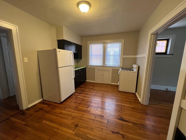 Building Photo - 5009-5011 Mardel Ave