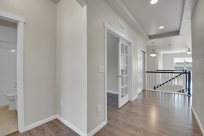 Building Photo - $2,895.00 - $500 OFF First Month's Rent - ...