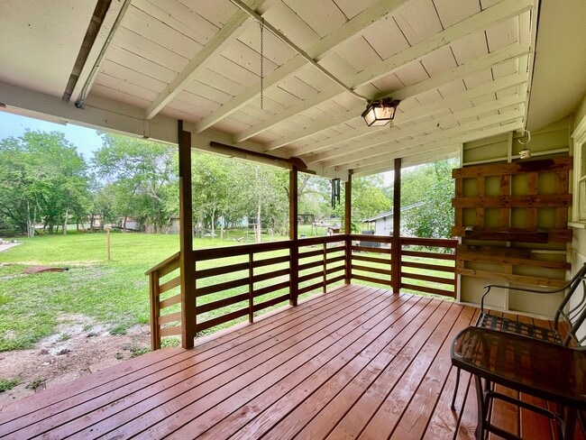 Building Photo - Fully Updated & Unbeatable Location