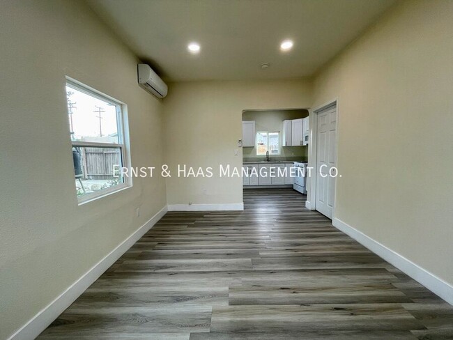 Building Photo - Recently Remodeled and Upgraded Apartment ...