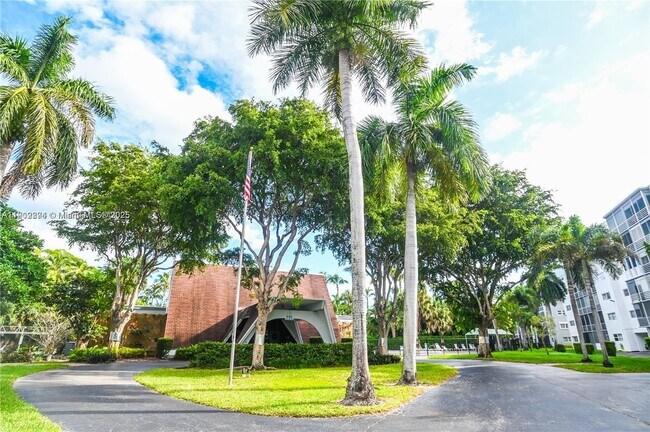 Building Photo - 1425 Atlantic Shores Blvd