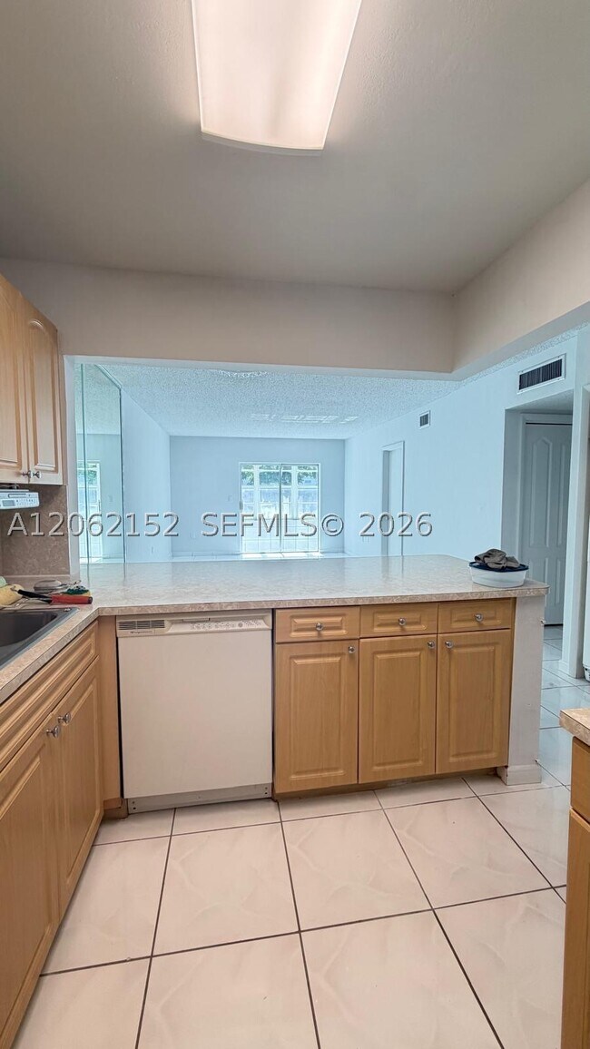 Building Photo - 120 Royal Palm Rd