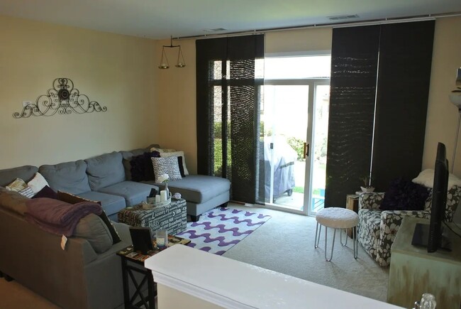 Living Area - 2457 Oneida Ln