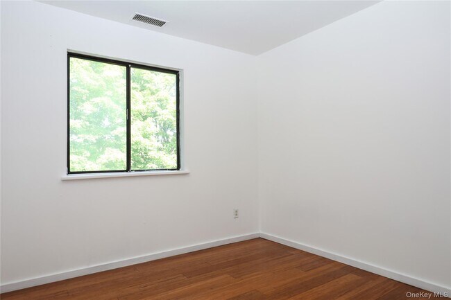 Building Photo - 259 Village Ct