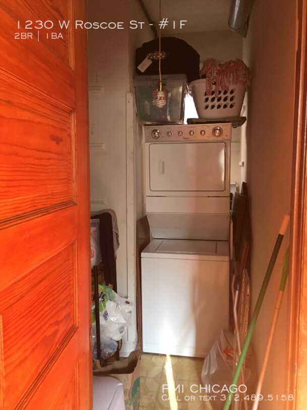 Building Photo - 1230 W Roscoe St