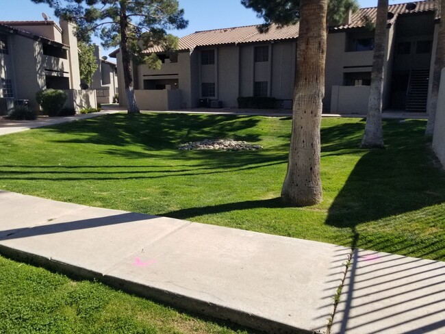 Building Photo - COMING SOON 2 BEDROOM 2 BATH CONDO WOODGLE...