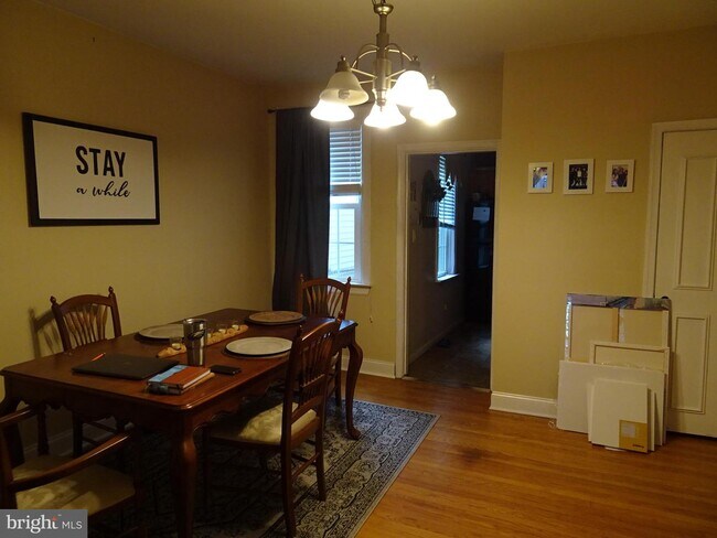 Building Photo - 616 Delaware St