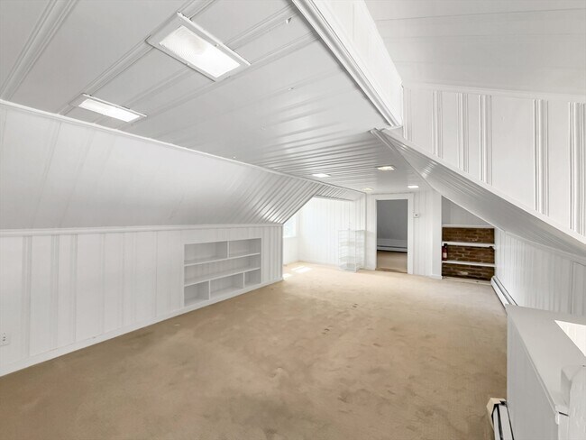 Building Photo - 61 Moraine St