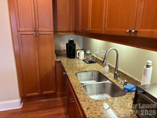 Building Photo - 4620 Piedmont Row Dr