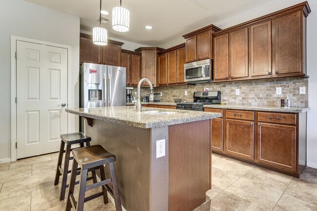 Building Photo - 17716 W Cedarwood Ln