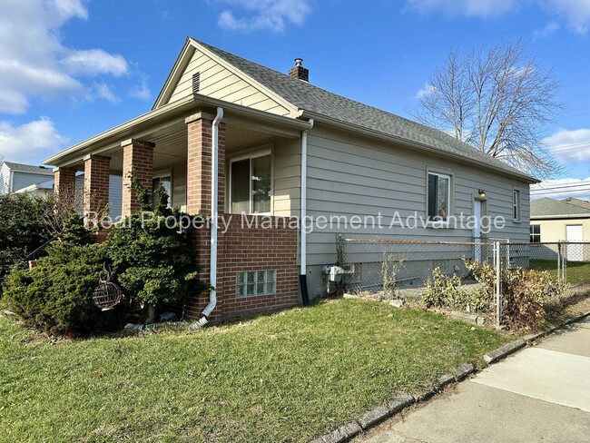 Building Photo - Updated, Spacious 3-Bedroom Ranch