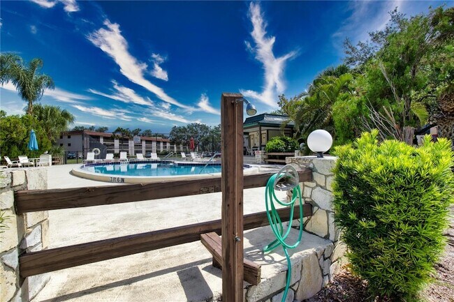 Building Photo - 102 Capri Isles Blvd