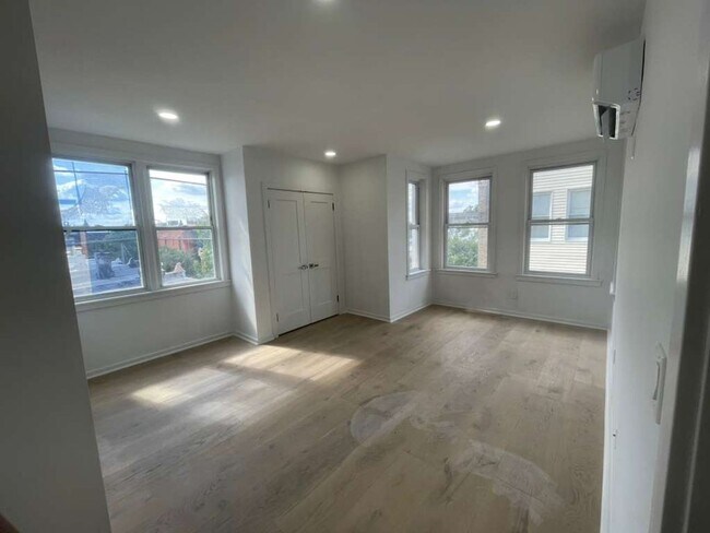 Building Photo - 856 N 22nd St