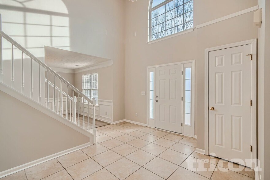 Building Photo - 5005 Eagle Creek Dr