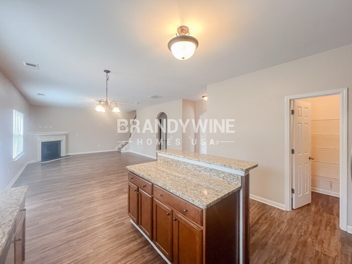 Building Photo - 355 Mary Dr