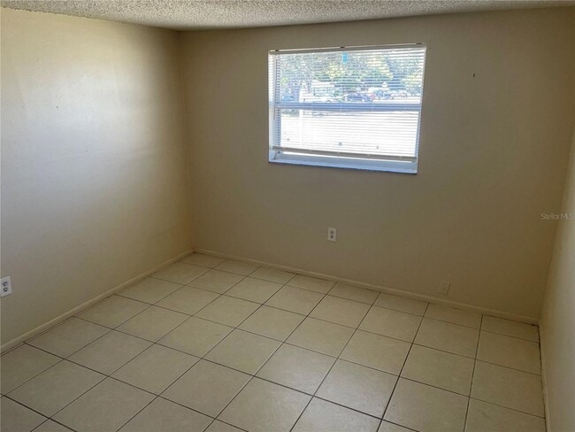 Building Photo - 4128-4126 Shoreline Dr