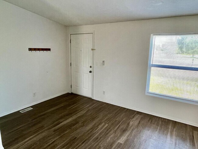 Building Photo - 3942 E 185 N