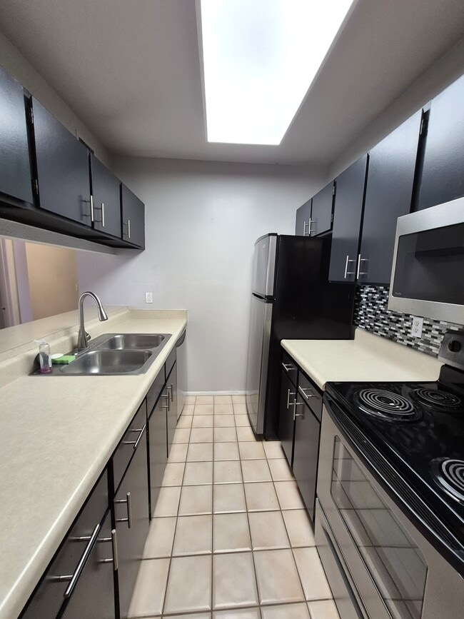 Building Photo - 8080 E Speedway Blvd