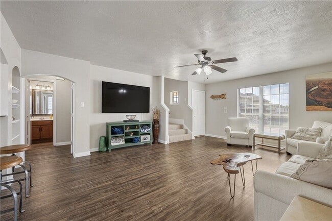 Building Photo - 2919 McLaren Dr