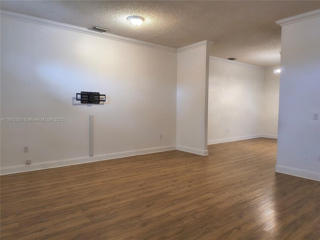 Building Photo - 440 SE 25th Dr
