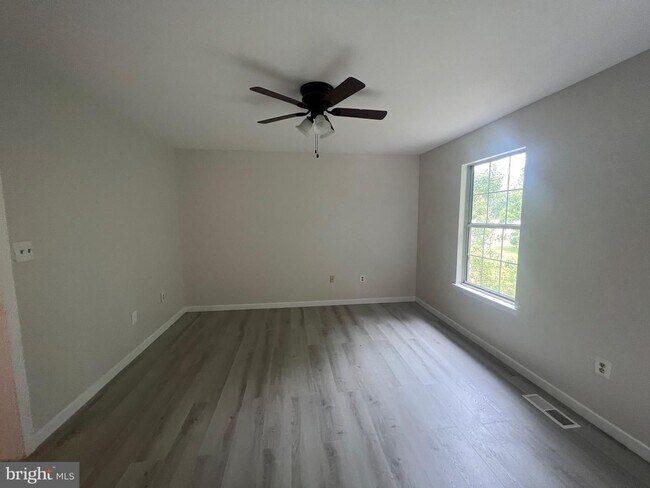 Building Photo - 4200 Gerry Ln