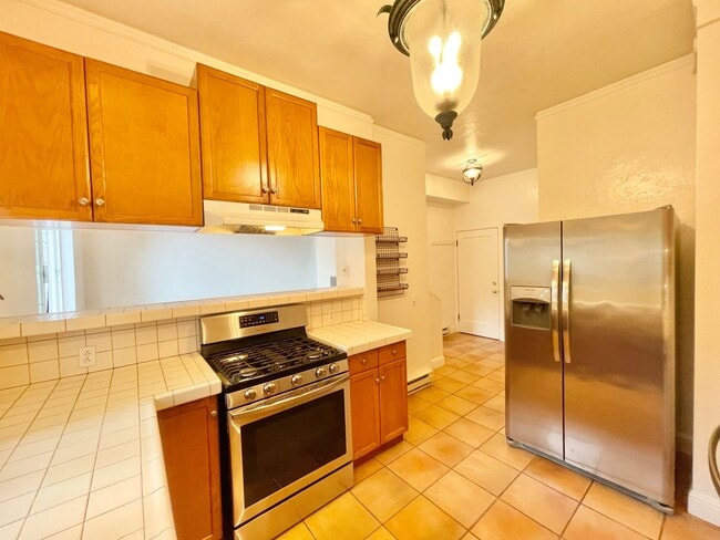 Building Photo - Bernal Hts. 2Br/1.5Ba Home w/Fab City View...