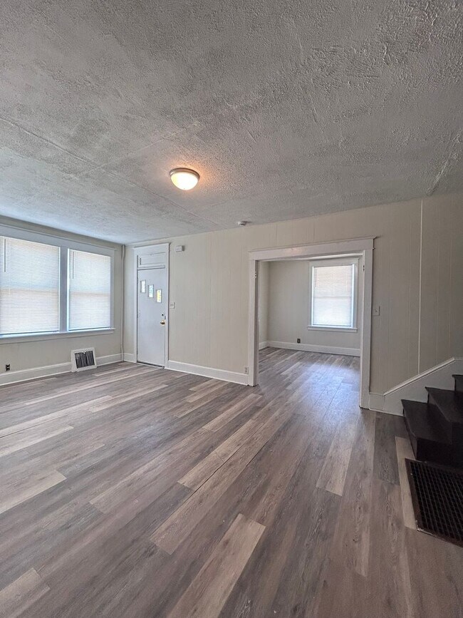 Building Photo - 605-609 S Potomac St