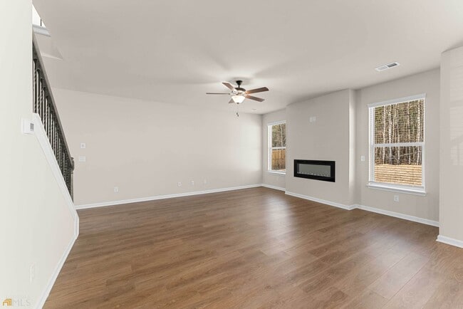 Building Photo - 755 Lakehaven Ln