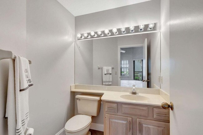 Building Photo - 2456 Treasure Isle Dr