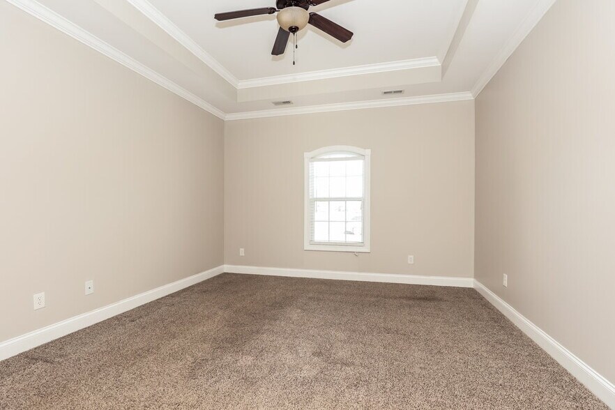 Building Photo - 1802 Walking Dr