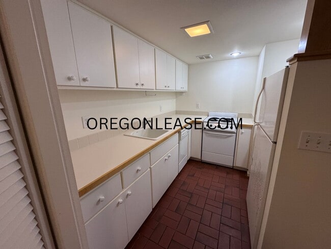 Building Photo - One bedroom downtown Eugene Apartment