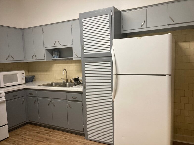 Kitchen - 2319 W 25th St