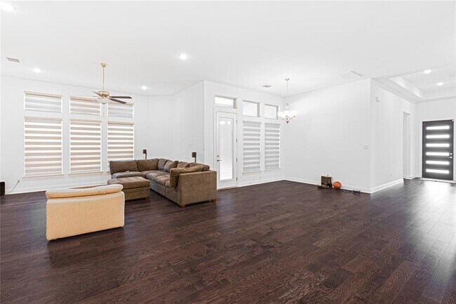 Building Photo - 3037 Sage Ranch Dr