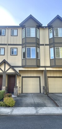 Building Photo - 525 SW 197th Pl