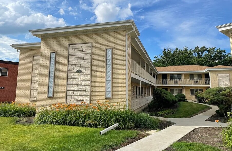 Building Photo - 1041 N Northwest Hwy