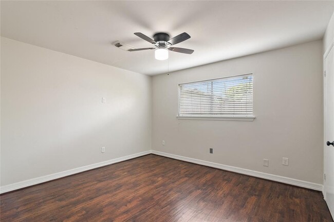 Building Photo - 1622 Hollow Hook Rd