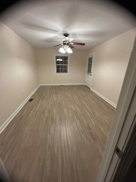 Building Photo - 324 Long St