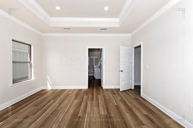 Building Photo - Brand-New 5BR Fairhope Home on Corner Lot with Garage