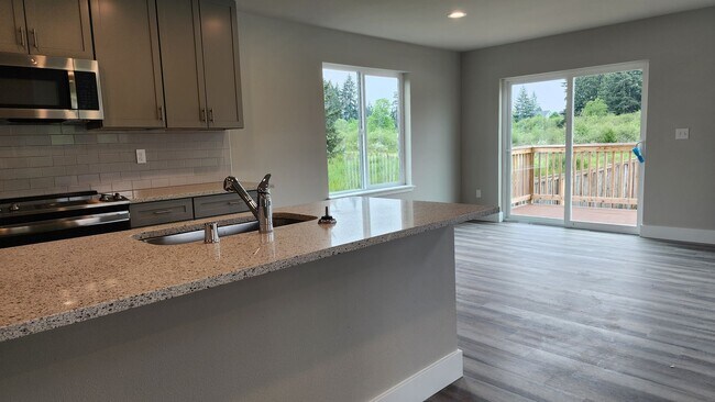 Building Photo - 3 Bedroom, 2.5 Bathroom + DEN in Yelm Cree...